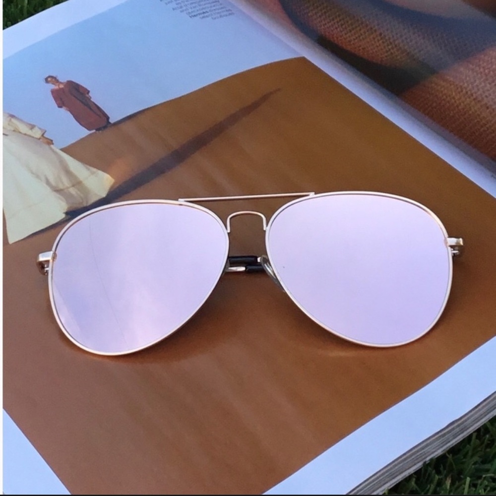 🟣 Rose-Gold Mirrored Aviator Sunglasses